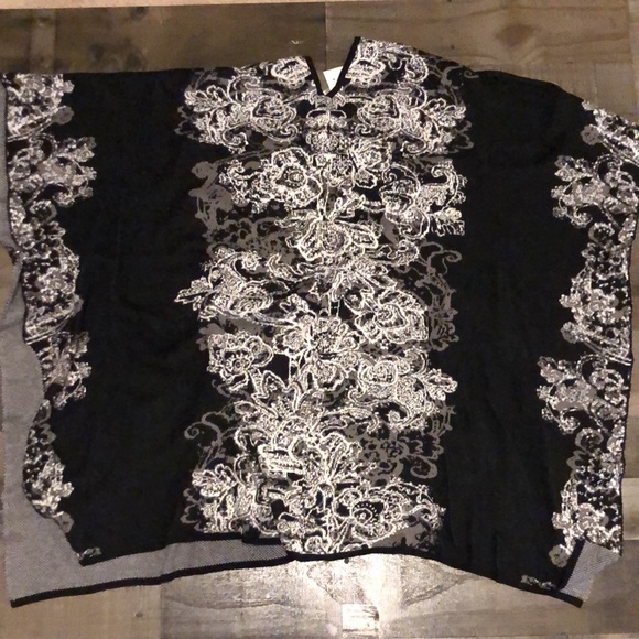 Jillian Nicole Wrap/Poncho - Picture 5 of 7